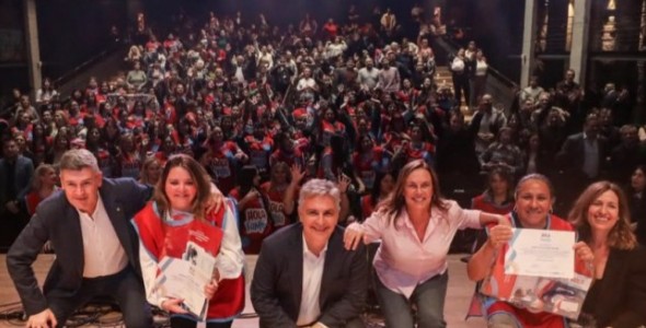 Llaryora presentó el programa de acompañamiento integral Hola Familia