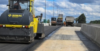 Altonivel en Av. Vélez Sarsfield: comenzó el asfaltado del viaducto en la zona urbana de Ruta 36