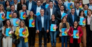 Llaryora firmó proyectos de ley para establecer nuevos radios urbanos
