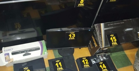LA FALDA: UN SUJETO INTENTÓ DESHACERSE DE LA DROGA ARROJÁNDOLA EN UNA SALAMANDRA 