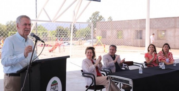Schiaretti inauguró el polideportivo social de Deán Funes