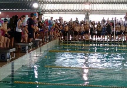 Gran actuación de nadadores del Club Carlos Paz en el Kempes