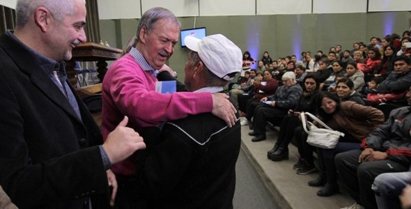 Vida Digna: Schiaretti entregó 250 cheques en Capital