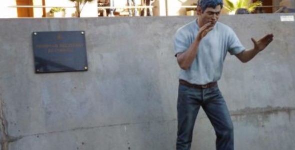 Reparan la escultura de Rodrigo Bueno