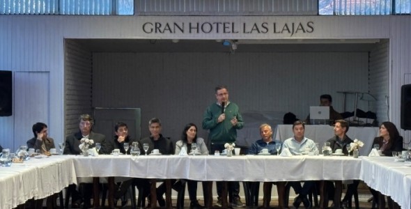 MESA DE TRABAJO EN CARLOS PAZ IMPULSA LA CANDIDATURA DE MARTIN LLARYORA GOBERNADOR 2027