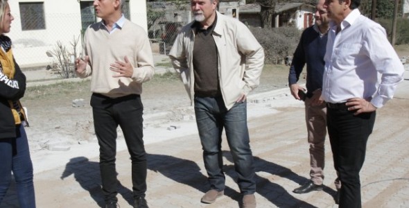 INAUGURARON ADOQUINADO EN VILLA DEL LAGO