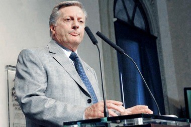 Imputaron a Aranguren tras una denuncia por la suba de tarifas y la compra de gas a Chile