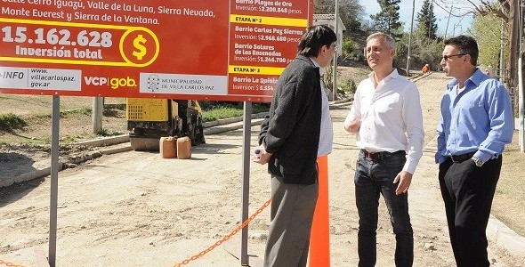 COMENZÓ EL ADOQUINADO EN BARRIO COLINAS DE CARLOS PAZ