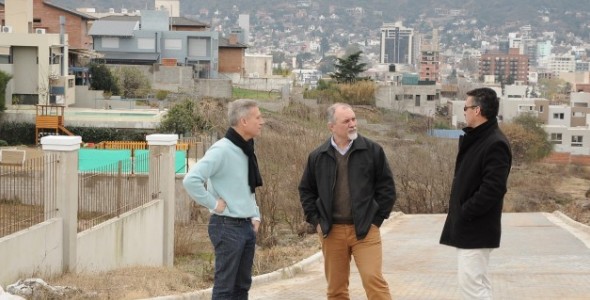 AVILES RECORRIÓ OBRA DE ADOQUINADO EN CALLE SILVA Y DESCARTES