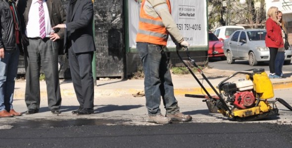 CONTINÚAN LAS TAREAS DE BACHEO EN DISTINTOS PUNTOS DE CARLOS PAZ
