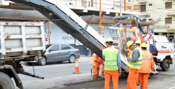 BACHEO Y REPAVIMENTACIÓN EN AV. SAN MARTÍN DE CARLOS PAZ
