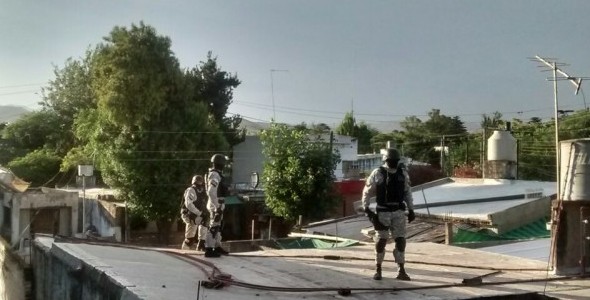 VILLA ALLENDE: VENDÍAN DROGAS EN UN BALDÍO, INTENTARON ESCAPAR Y QUEDARON DETENIDOS
