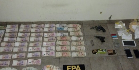 DETIENEN A CINCO HERMANOS Y SECUESTRAN 460 MIL PESOS EN DOS KIOSCOS DE DROGAS DE BARRIO OBRERO