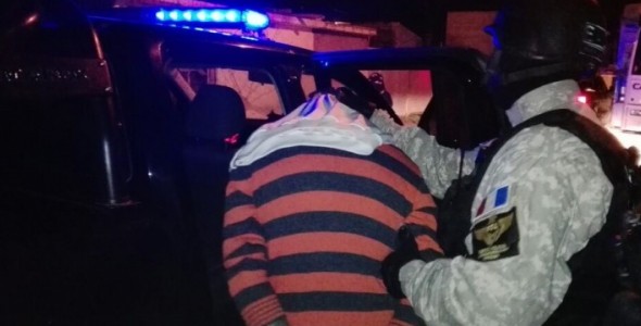 BELL VILLE: CIERRAN PUNTO DE VENTA DE DROGAS Y DETIENEN A UN HOMBRE