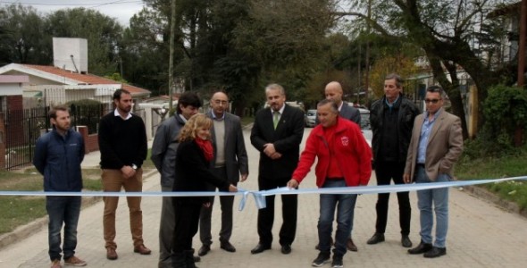 SE PRESENTÓ ADOQUINADO EN ACCESO A LA ESCUELA BERNABÉ FERNÁNDEZ DE BARRIO VILLA INDEPENDENCIA
