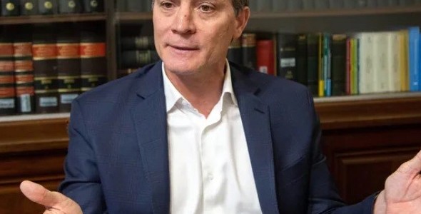 El correntino Camau Espínola, el que más creció en el ranking de senadores nacionales