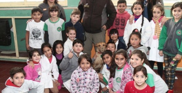 SE DESARROLLÓ LA CHARLA SOBRE TENENCIA RESPONSABLE EN LA ESCUELA SARMIENTO DE CARLOS PAZ