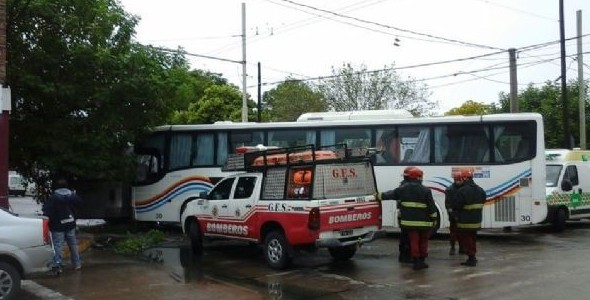 15 heridos en choque entre un micro y un trole