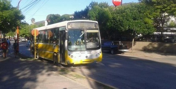 Vecinos discuten la situación del transporte público en Villa Carlos Paz