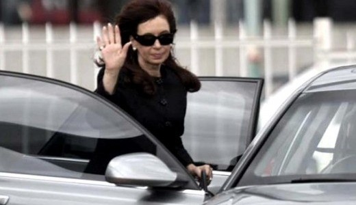 Citan a indagatoria a Cristina Kirchner por irregularidades al adjudicar obra pública