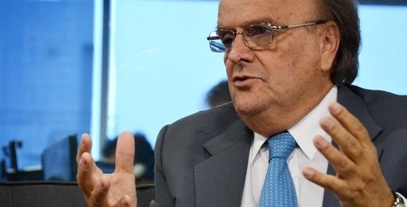 De Mendiguren sobre Aranguren: No se aprende a volar un avión a 10.000 metros