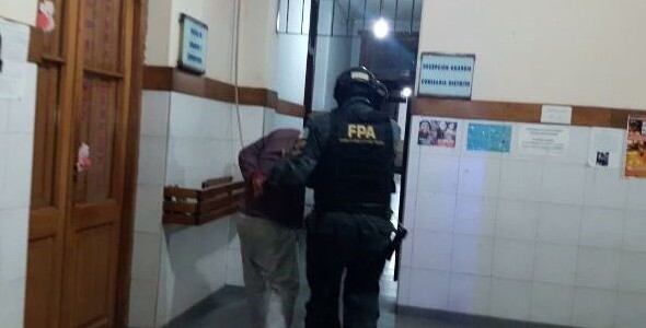 VILLA DOLORES: OCULTABA LA DROGA QUE VENDÍA EN UN MUEBLE DE LA COCINA