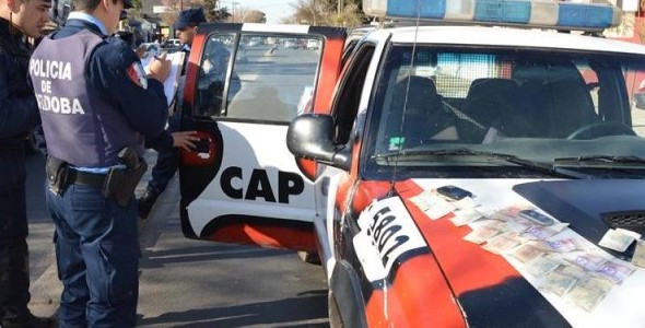 DETENIDOS CON SECUESTRO DE VEHÍCULOS, ARMA Y ELEMENTOS VARIOS