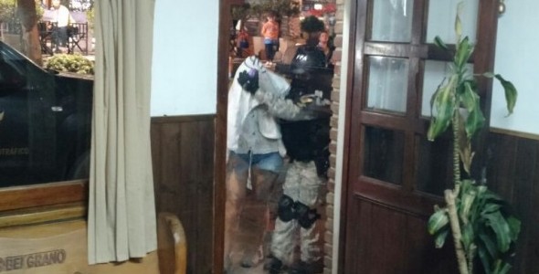 TRES DETENIDOS EN VILLA CIUDAD PARQUE LOS REARTES POR VENTA DE DROGA