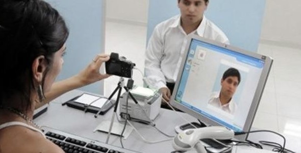 Ya es oficial que para salir del país hay que presentar el nuevo DNI