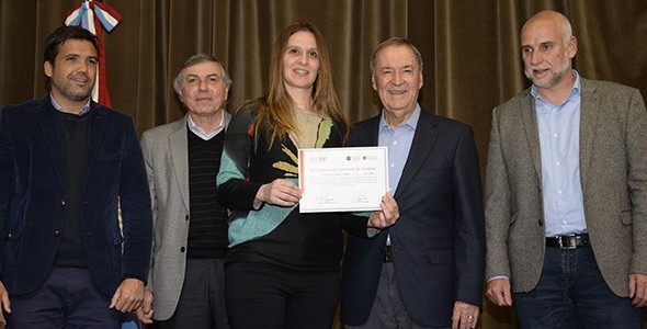 Schiaretti entregó certificados a egresados en gestión turística