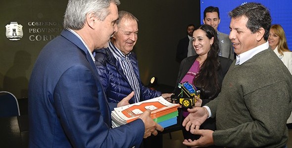 La Provincia entregó kits de robótica a 61 escuelas técnicas de Córdoba
