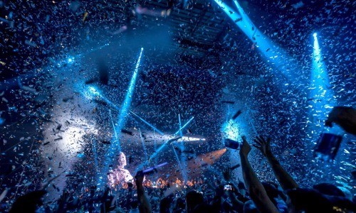 Allanaron agencia de viajes en Córdoba que llevó gente a la fiesta electrónica de Costa Salguero