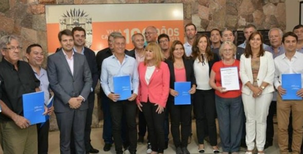FIRMA DE CONVENIOS EN CARLOS PAZ CON LA SECRETARÍA DE ASUNTOS MUNICIPALES DE LA NACIÓN