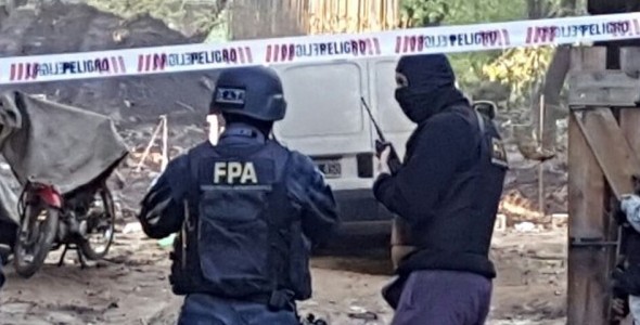 LA CALERA: DOS DETENIDOS CON PEDIDO DE CAPTURA POR VENTA DE ESTUPEFACIENTES