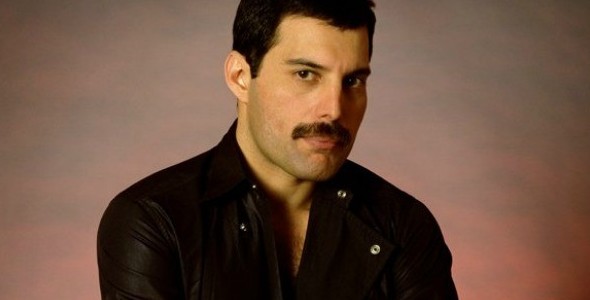 HOMENAJE A FREDDIE MERCURY EN CARLOS PAZ
