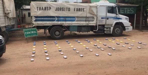 COCAÍNA AL VOLANTE: INCAUTARON 68 KILOS DENTRO DE LA CABINA DE UN CAMIÓN EN SALTA