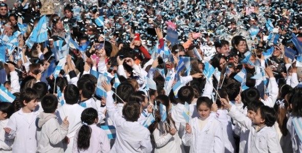 ALUMNOS DE 4º GRADO DE TODA LA CIUDAD PROMETIERON LA BANDERA