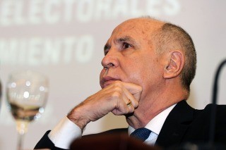 Lorenzetti afirmó que es grave reducir la figura del Papa a un dirigente político