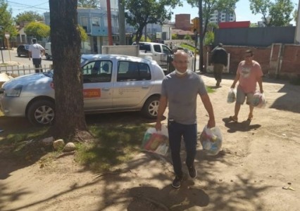 La municipalidad de Villa Carlos Paz está entregando módulos alimentarios en toda la ciudad