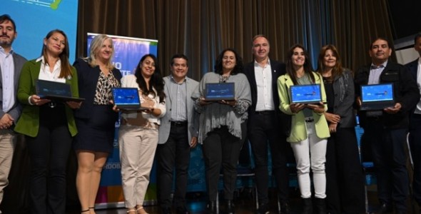 Inició la distribución de 40.000 netbooks en escuelas públicas de toda la provincia