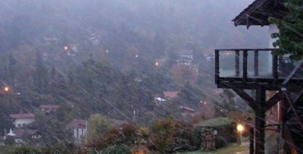 En un día muy frío, nevó en La Cumbrecita