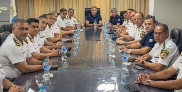 Llaryora se reunió con el Estado Mayor de la Policía de Córdoba