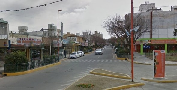 Dos clientes detienen a autor de robo calificado en Carlos Paz