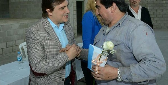 Llaryora otorgó créditos Vida Digna en el departamento Río Segundo