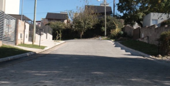 CULMINÓ LA OBRA DE ADOQUINADO EN CALLE RODÍN DE BARRIO BECCIÚ
