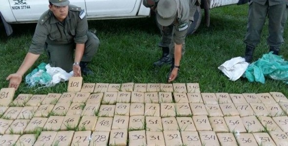 INCAUTARON MÁS DE 100 KILOS DE DROGA ARROJADOS DESDE AVIONETAS EN TUCUMÁN