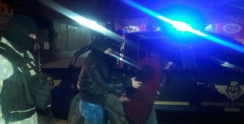 CINCO DETENIDOS EN VILLA CARLOS PAZ POR UN DELIVERY DE DROGAS