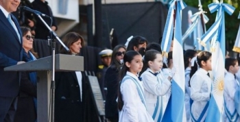 Llaryora encabezó en Bell Ville los festejos por el Día de la Bandera