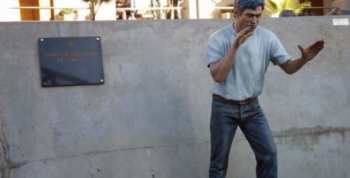 Reparan la escultura de Rodrigo Bueno