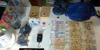 VILLA ALLENDE:  AL VERSE CERCADO ARROJÓ MÁS DE 2 KILOS DE DROGA HACIA EL TECHO